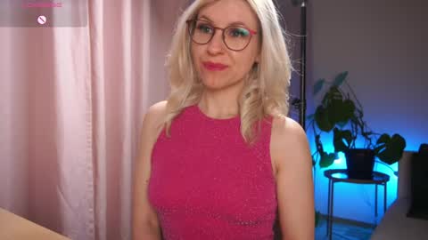 Snapshot of vanessavoxx chatting on 5, 4, 2026 Vanessa online show from 5, 4, 2026