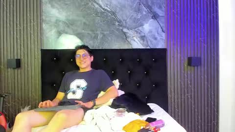 vanilla_hot_ online show from 3, 3, 2025