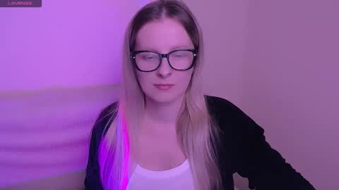 Mia online show from 6, 11, 2025