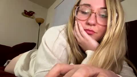 Snapshot of vanillapuddingpie chatting on 3, 12, 2024 vanillapuddingpie online show from 3, 12, 2024