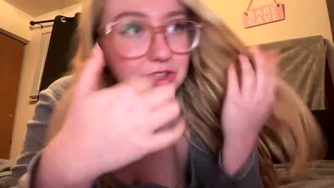 Snapshot of vanillapuddingpie chatting on 9, 12, 2024 vanillapuddingpie online show from 9, 12, 2024