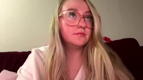 Snapshot of vanillapuddingpie chatting on 13, 12, 2024 vanillapuddingpie online show from 13, 12, 2024