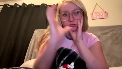 Snapshot of vanillapuddingpie chatting on 6, 1, 2025 vanillapuddingpie online show from 6, 1, 2025