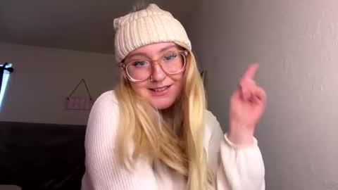 Snapshot of vanillapuddingpie chatting on 10, 1, 2025 vanillapuddingpie online show from 10, 1, 2025