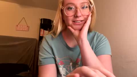 Snapshot of vanillapuddingpie chatting on 11, 1, 2025 vanillapuddingpie online show from 11, 1, 2025