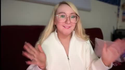 Snapshot of vanillapuddingpie chatting on 10, 3, 2025 vanillapuddingpie online show from 10, 3, 2025