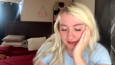 Snapshot of vanillapuddingpie chatting on 10, 6, 2026 vanillapuddingpie online show from 10, 6, 2026
