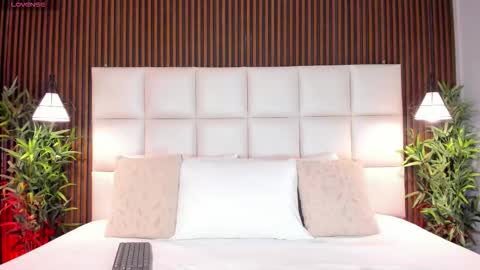 V A N N E S A   online show from 17, 12, 2025