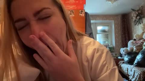 Snapshot of vannesatalamas chatting on 29, 4, 2026 Mia online show from 29, 4, 2026