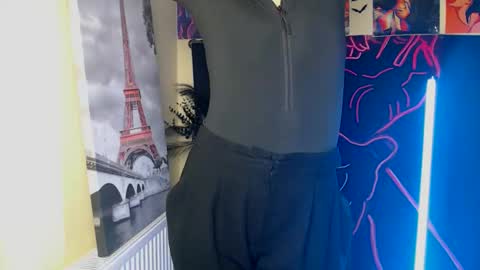 Snapshot of vanrey_ chatting on 18, 10, 2025 Vanessa online show from 18, 10, 2025