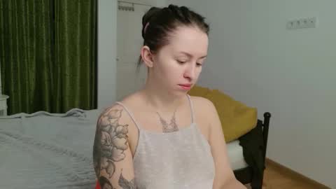 Snapshot of vaolietkat chatting on 4, 11, 2025 vaolietkat online show from 4, 11, 2025