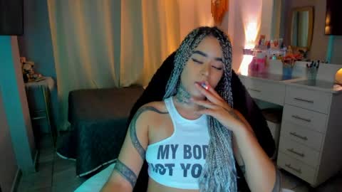 Snapshot of vayolett_bass chatting on 2, 4, 2026 Vayolett Bass online show from 2, 4, 2026