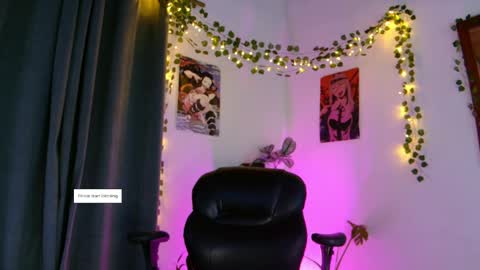 Snapshot of vayolett_dakotta chatting on 9, 4, 2026 Vayolett online show from 9, 4, 2026