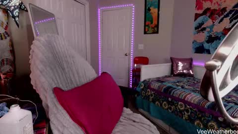 Violet Weatherbee online show from 26, 11, 2025