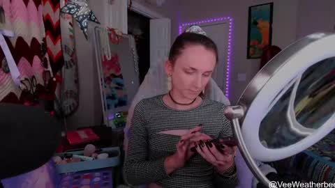Snapshot of veeweatherbee chatting on 28, 4, 2026 Violet Weatherbee online show from 28, 4, 2026