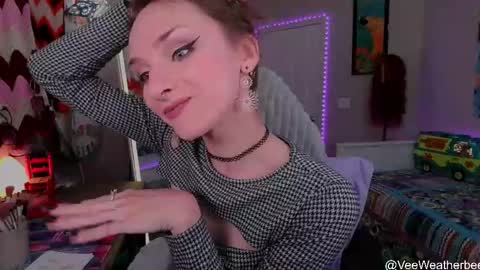 Snapshot of veeweatherbee chatting on 28, 4, 2026 Violet Weatherbee online show from 28, 4, 2026