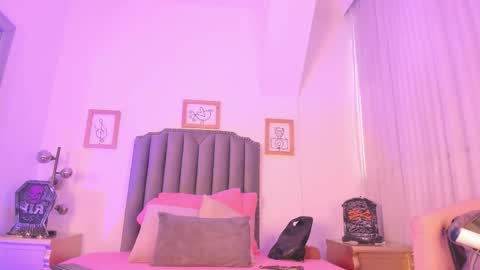   online show from 31, 10, 2025