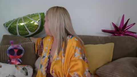 Snapshot of vegas_danielle chatting on 6, 10, 2025 Vegas Dani online show from 6, 10, 2025