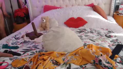 Snapshot of vegas_danielle chatting on 4, 12, 2025 Vegas Dani online show from 4, 12, 2025