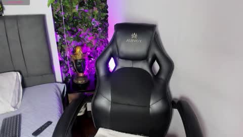 Isabella online show from 6, 10, 2025