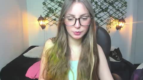 Snapshot of velvet__moon chatting on 25, 3, 2026 Sophi online show from 25, 3, 2026