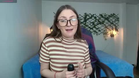 Snapshot of velvet__moon chatting on 6, 4, 2026 Sophi online show from 6, 4, 2026