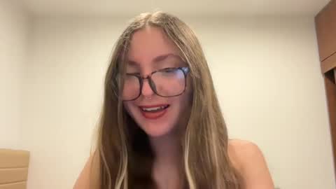 Snapshot of velvet__moon chatting on 14, 7, 2026 Sophi online show from 14, 7, 2026