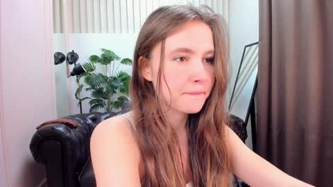 Snapshot of velvet_cherry chatting on 5, 2, 2025 velvet_cherry online show from 5, 2, 2025
