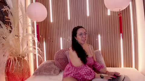 Snapshot of velvet_curly chatting on 18, 4, 2026 Emma Curly online show from 18, 4, 2026