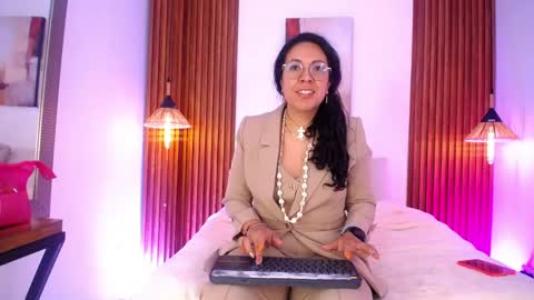 Snapshot of velvet_curly chatting on 27, 4, 2026 Emma Curly online show from 27, 4, 2026