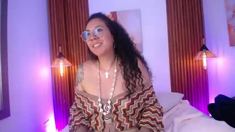 Snapshot of velvet_curly chatting on 29, 4, 2026 Emma Curly online show from 29, 4, 2026