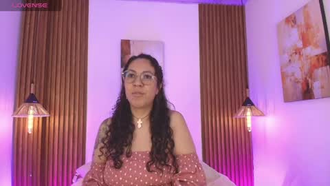 Snapshot of velvet_curly chatting on 1, 5, 2026 Emma Curly online show from 1, 5, 2026