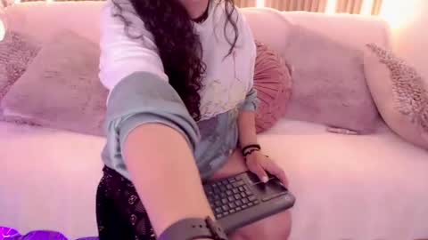 Snapshot of velvet_curly chatting on 8, 5, 2026 Emma Curly online show from 8, 5, 2026