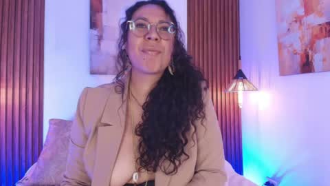 Snapshot of velvet_curly chatting on 11, 5, 2026 Emma Curly online show from 11, 5, 2026