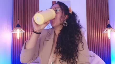 Snapshot of velvet_curly chatting on 11, 5, 2026 Emma Curly online show from 11, 5, 2026