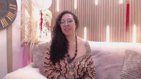 Snapshot of velvet_curly chatting on 15, 5, 2026 Emma Curly online show from 15, 5, 2026
