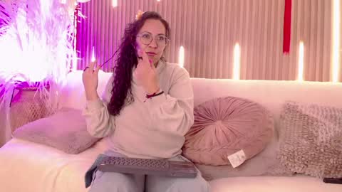 Snapshot of velvet_curly chatting on 23, 5, 2026 Emma Curly online show from 23, 5, 2026