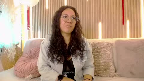 Snapshot of velvet_curly chatting on 25, 5, 2026 Emma Curly online show from 25, 5, 2026