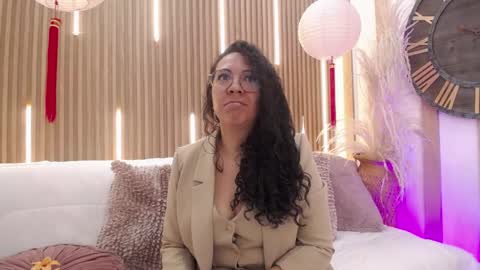 Snapshot of velvet_curly chatting on 28, 5, 2026 Emma Curly online show from 28, 5, 2026