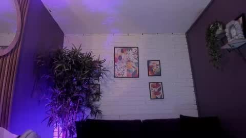 Isabella  online show from 4, 12, 2025