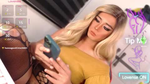 Snapshot of velvet_fux chatting on 12, 3, 2026 Richy will make you fall in love online show from 12, 3, 2026