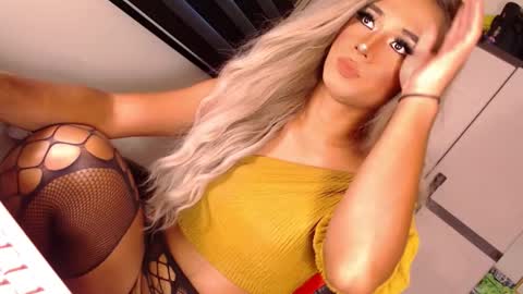 Snapshot of velvet_fux chatting on 20, 3, 2026 Richy will make you fall in love online show from 20, 3, 2026