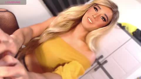Snapshot of velvet_fux chatting on 3, 4, 2026 Richy will make you fall in love online show from 3, 4, 2026