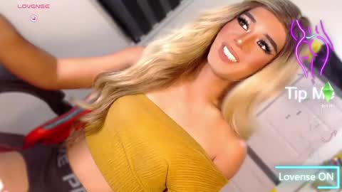 Snapshot of velvet_fux chatting on 8, 4, 2026 Richy will make you fall in love online show from 8, 4, 2026