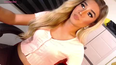 Snapshot of velvet_fux chatting on 21, 4, 2026 Richy will make you fall in love online show from 21, 4, 2026