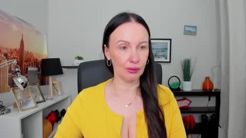 Snapshot of velvet_jasmine chatting on 9, 10, 2025 Jasmine online show from 9, 10, 2025