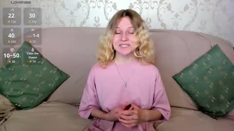 velvet_peach_ online show from 10, 9, 2025