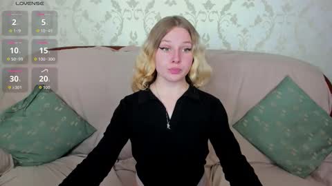 velvet_peach_ online show from 11, 9, 2025