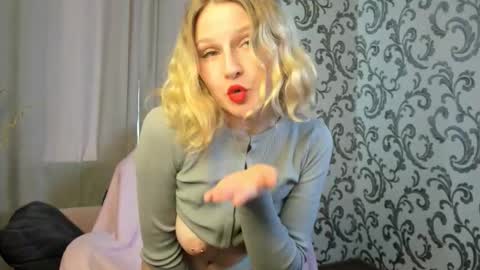 velvet_peach_ online show from 5, 10, 2025