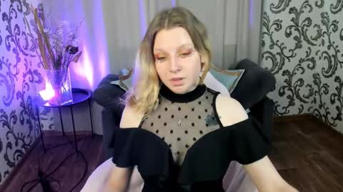 velvet_peach_ online show from 26, 10, 2025